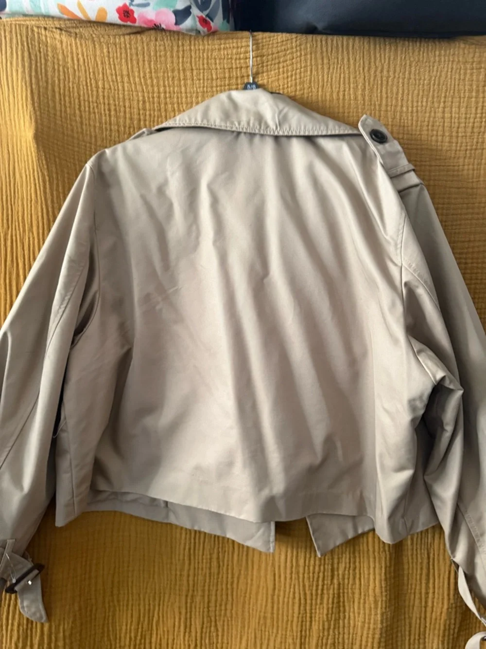 Classic Cropped Trench Coat - Beige - Picture 7 of 9